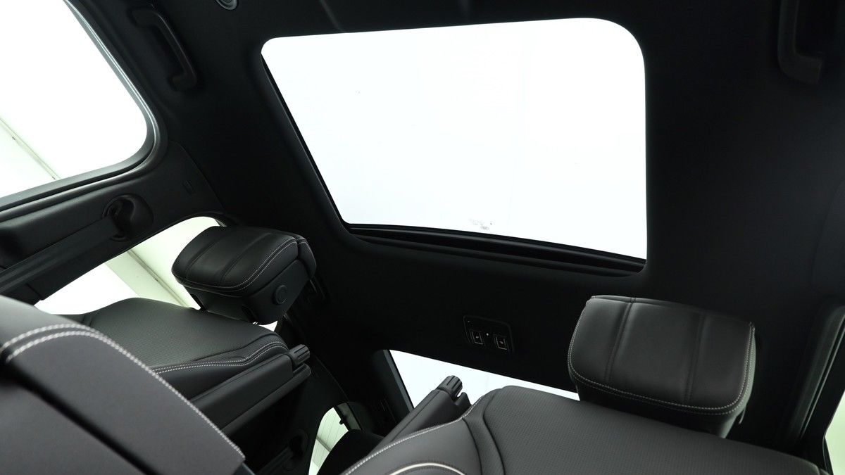 Land Rover Discovery Image 2