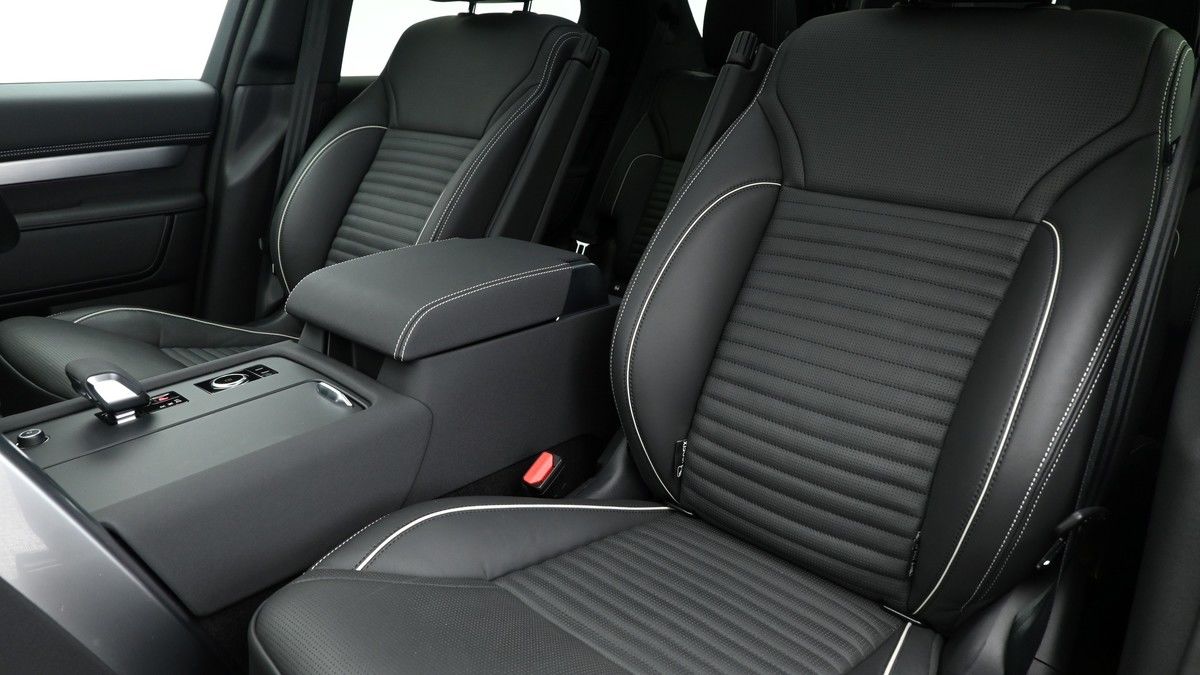 Land Rover Discovery Image 4