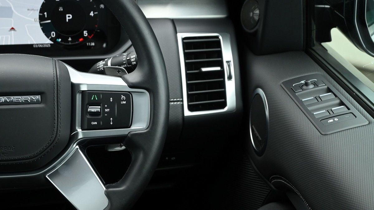 Land Rover Discovery Image 16