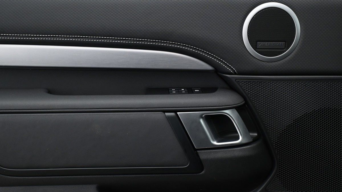Land Rover Discovery Image 13