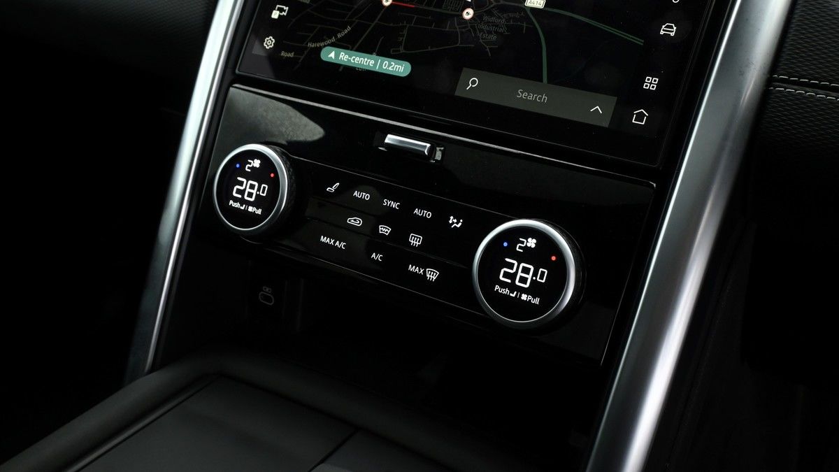 Land Rover Discovery Image 12