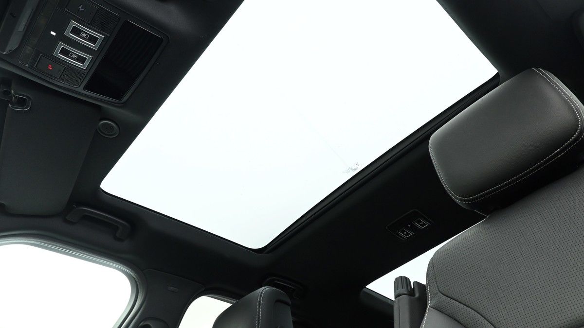 Land Rover Discovery Image 2