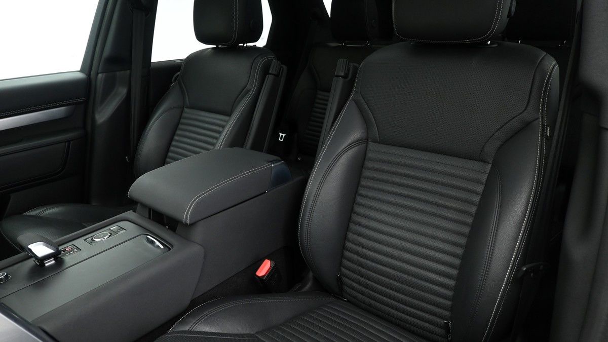 Land Rover Discovery Image 4