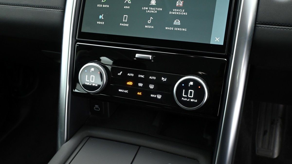 Land Rover Discovery Image 12