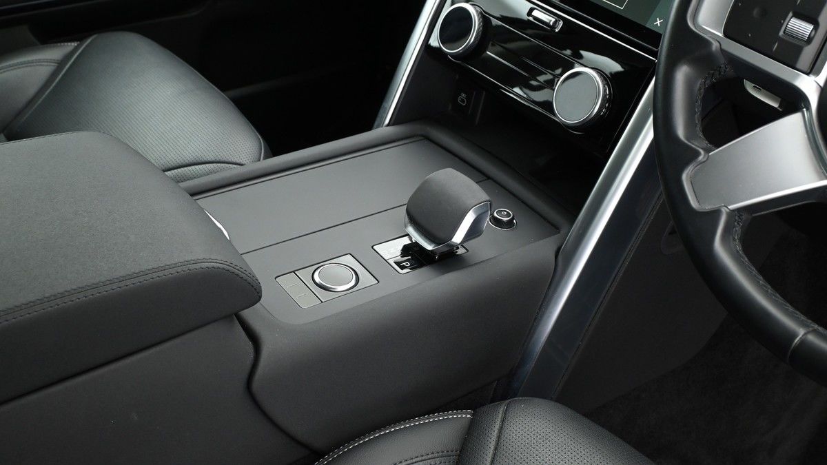 Land Rover Discovery Image 2