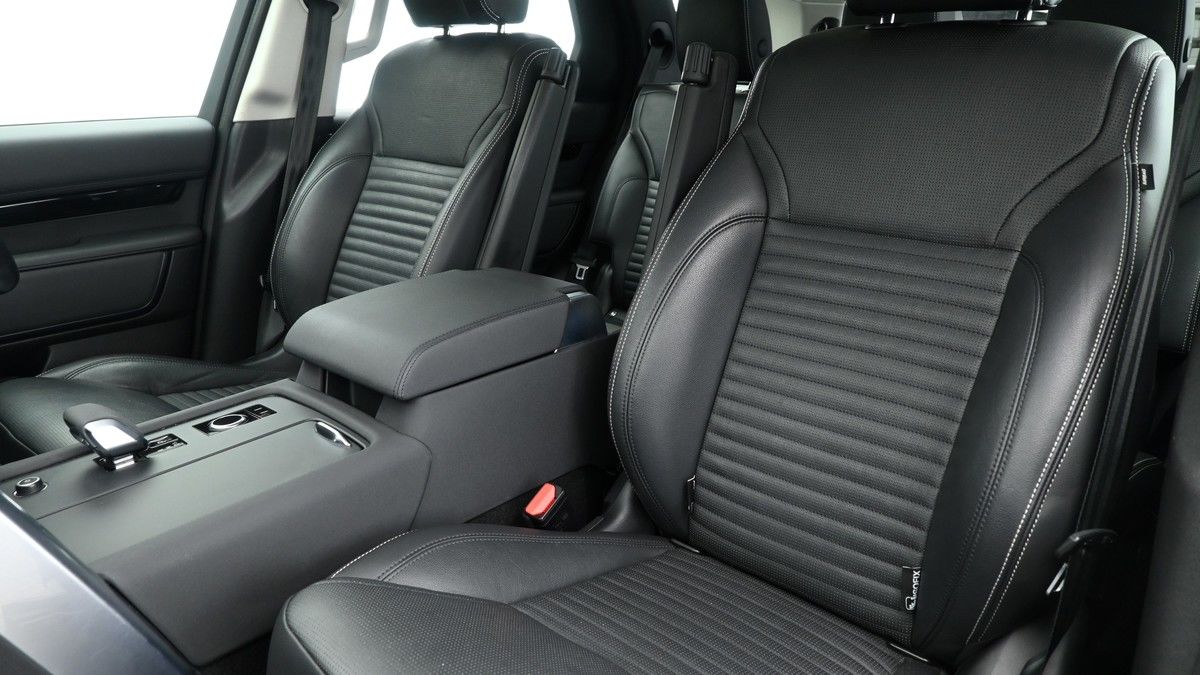 Land Rover Discovery Image 4