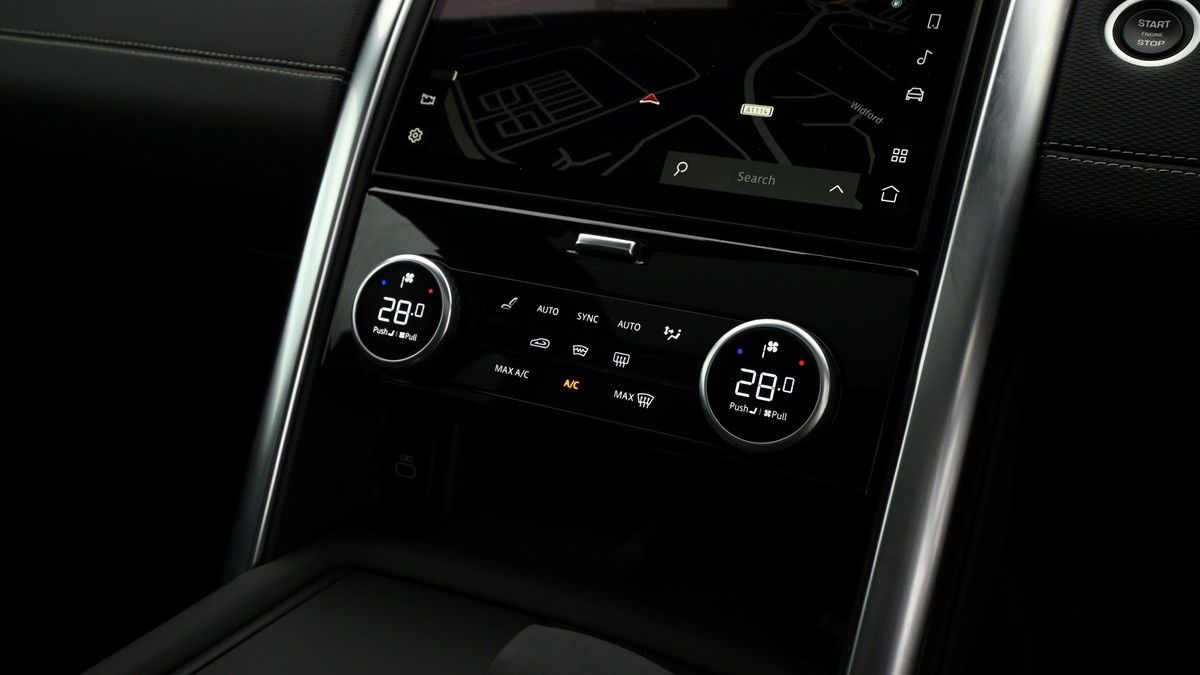 Land Rover Discovery Image 12