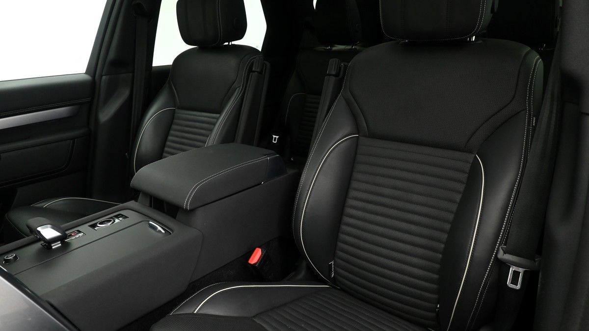 Land Rover Discovery Image 4