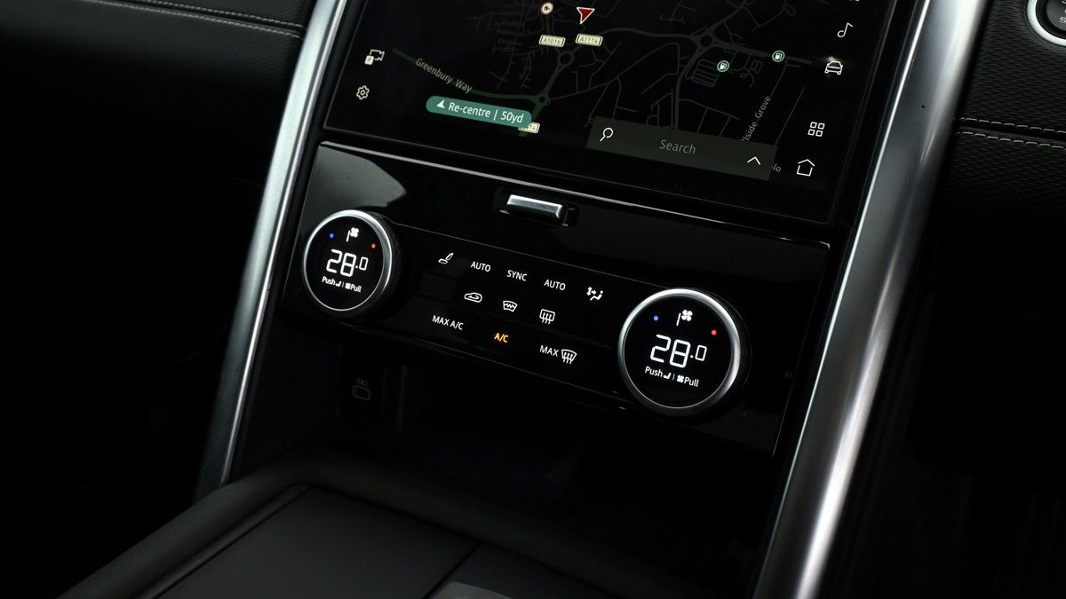 Land Rover Discovery Image 12