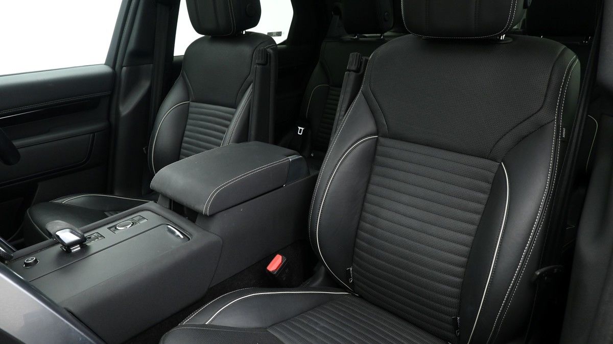 Land Rover Discovery Image 4
