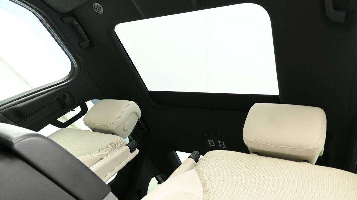 Land Rover Discovery Image 2