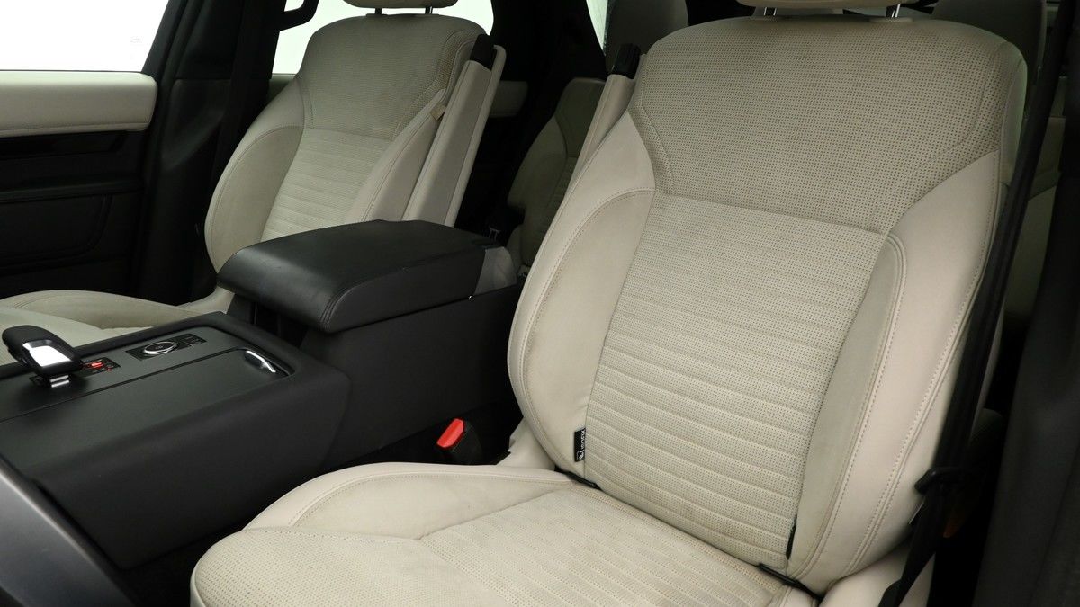 Land Rover Discovery Image 4