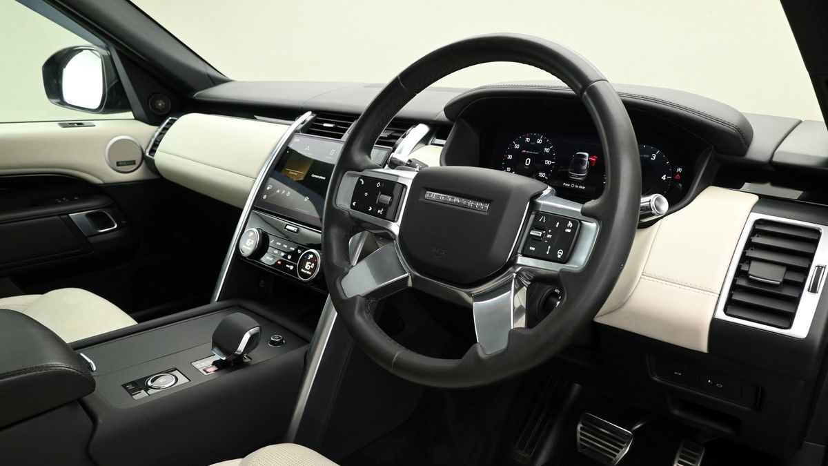 Land Rover Discovery Image 3