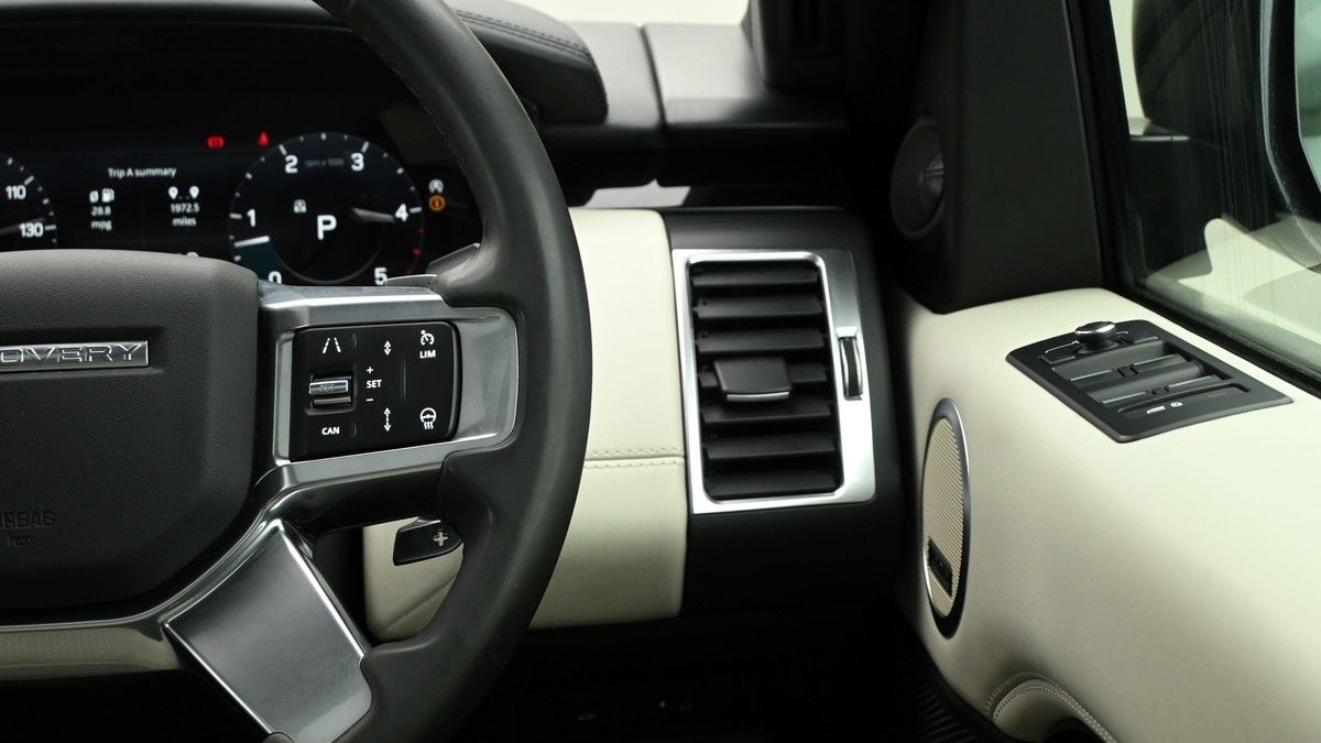 Land Rover Discovery Image 16