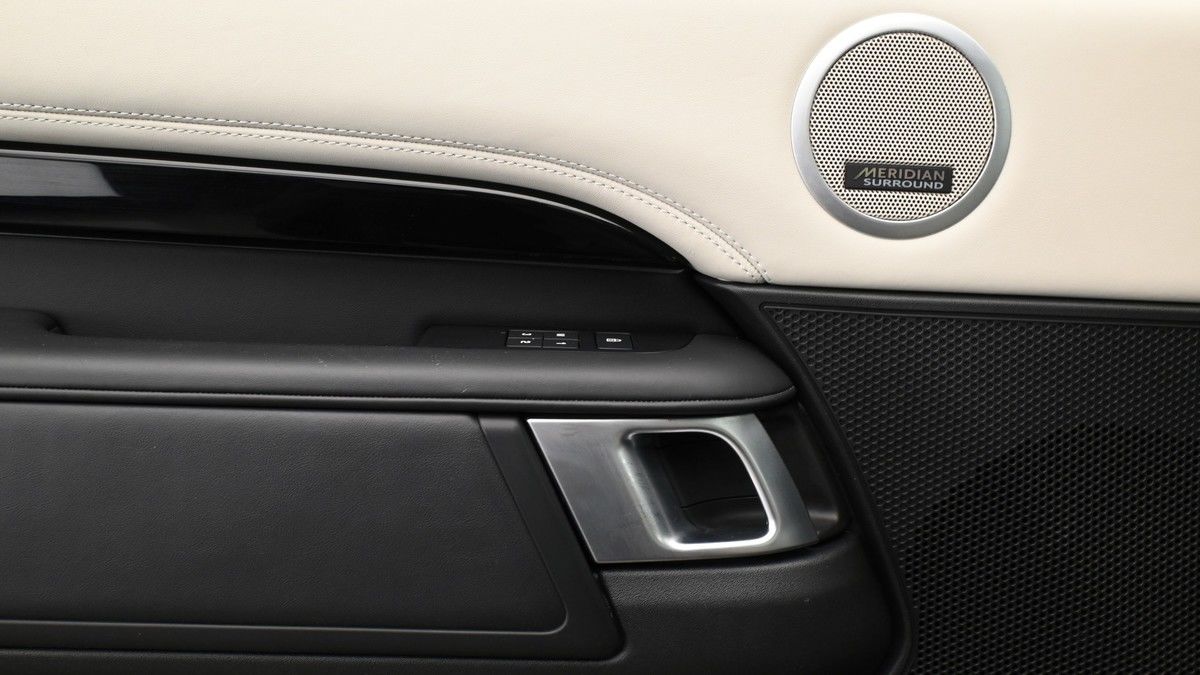 Land Rover Discovery Image 13