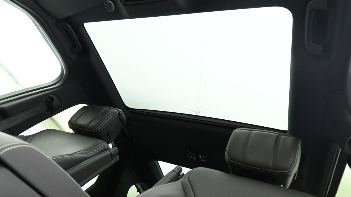Land Rover Discovery Image 2