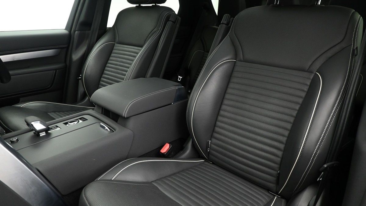 Land Rover Discovery Image 4