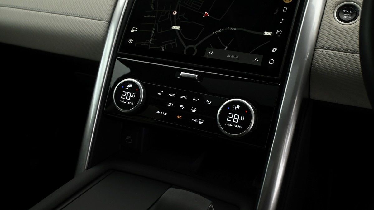 Land Rover Discovery Image 11