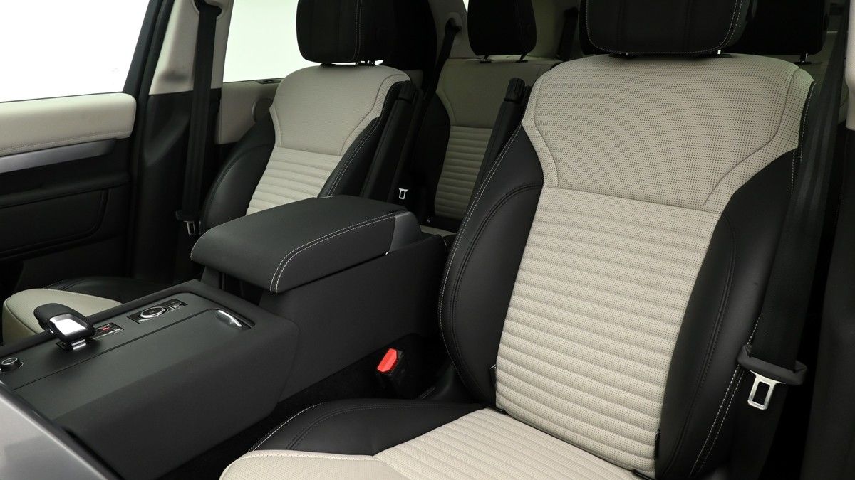 Land Rover Discovery Image 3