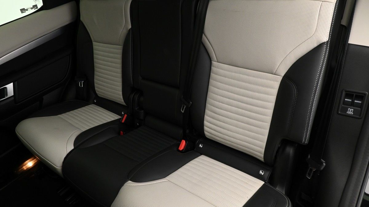 Land Rover Discovery Image 4