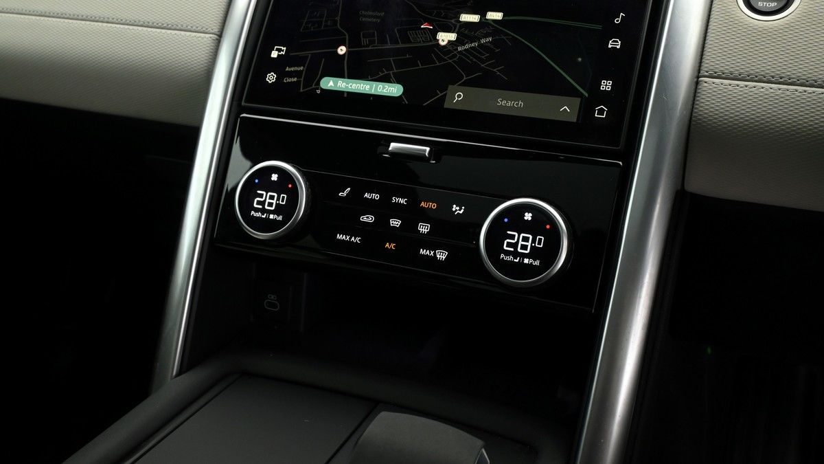 Land Rover Discovery Image 12