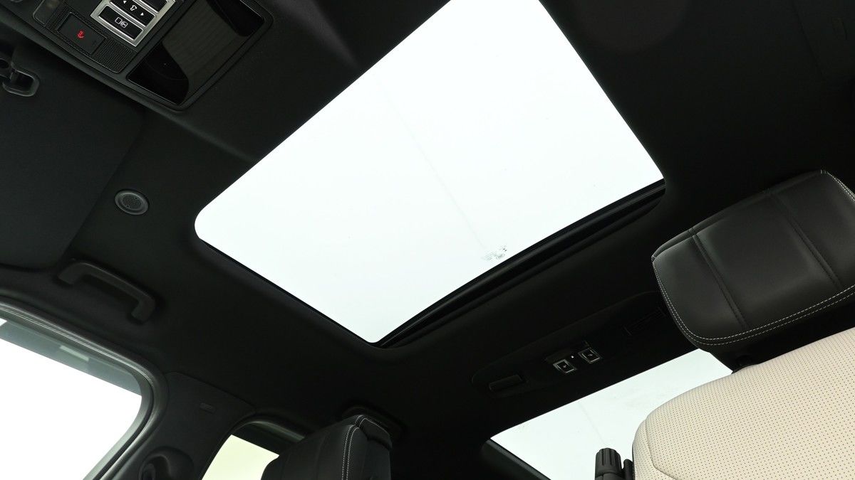Land Rover Discovery Image 2