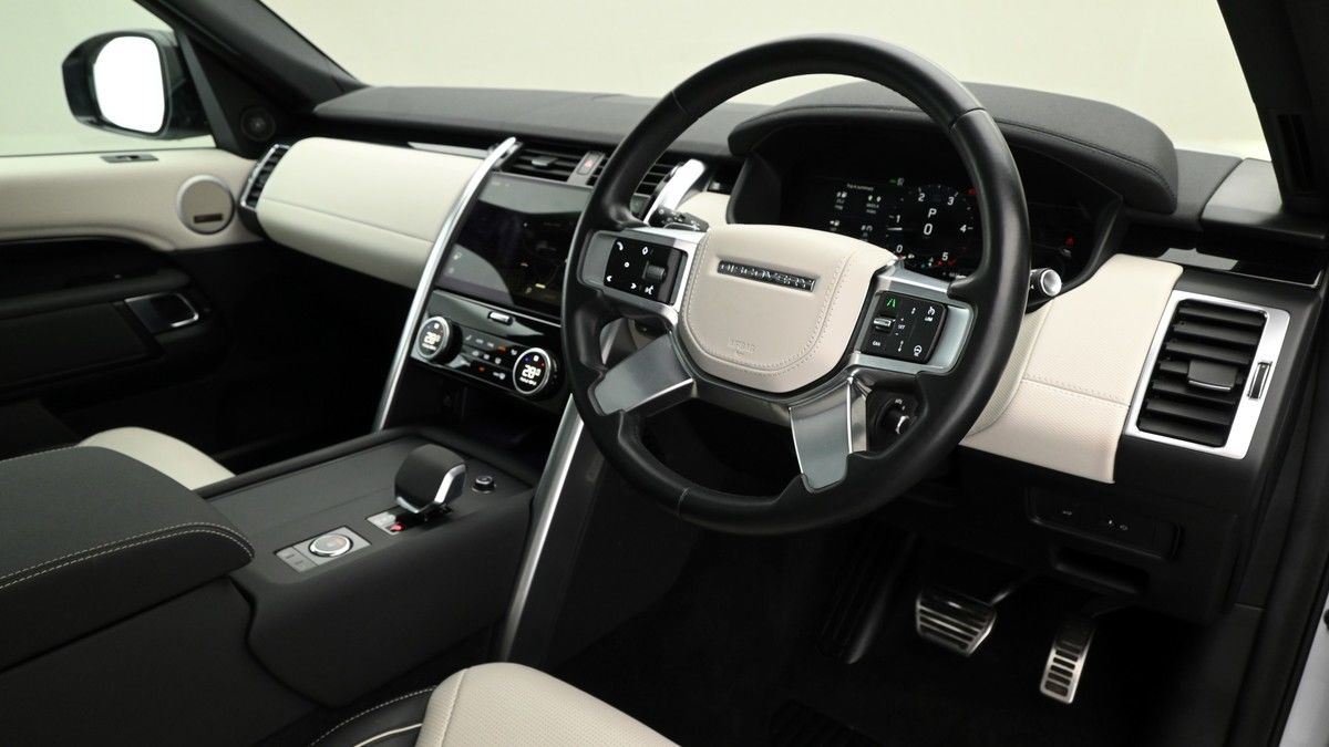 Land Rover Discovery Image 3