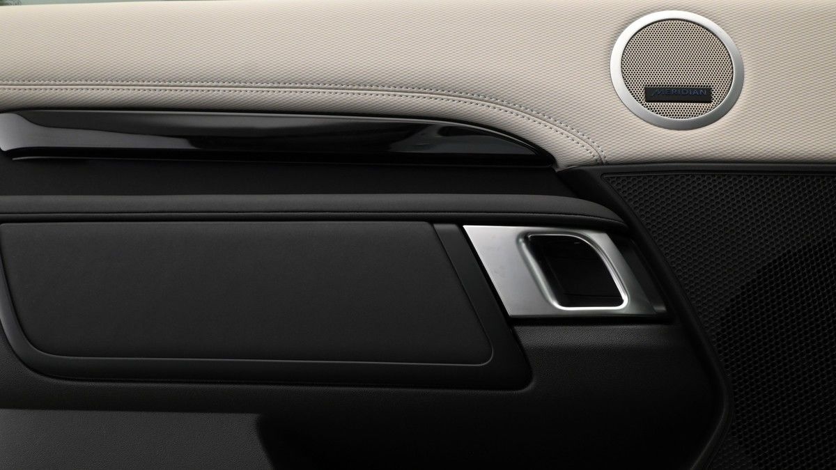 Land Rover Discovery Image 13