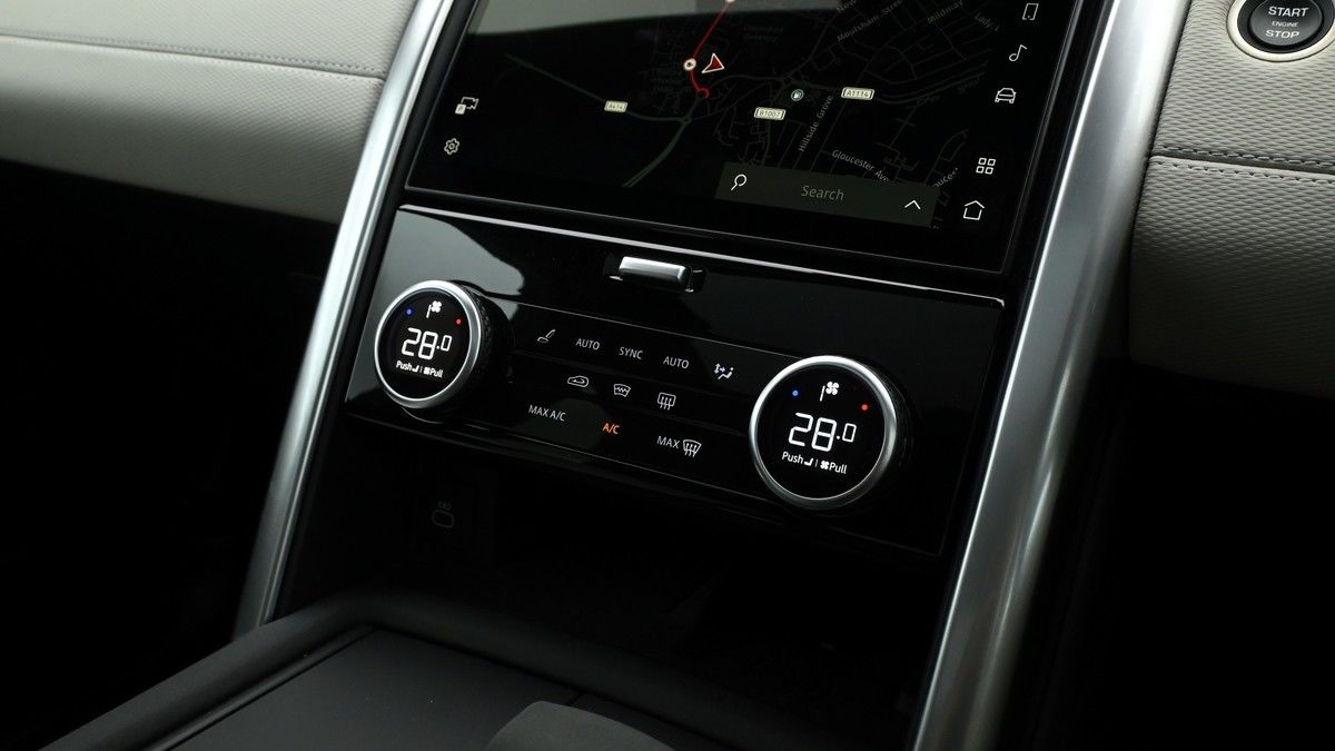 Land Rover Discovery Image 12
