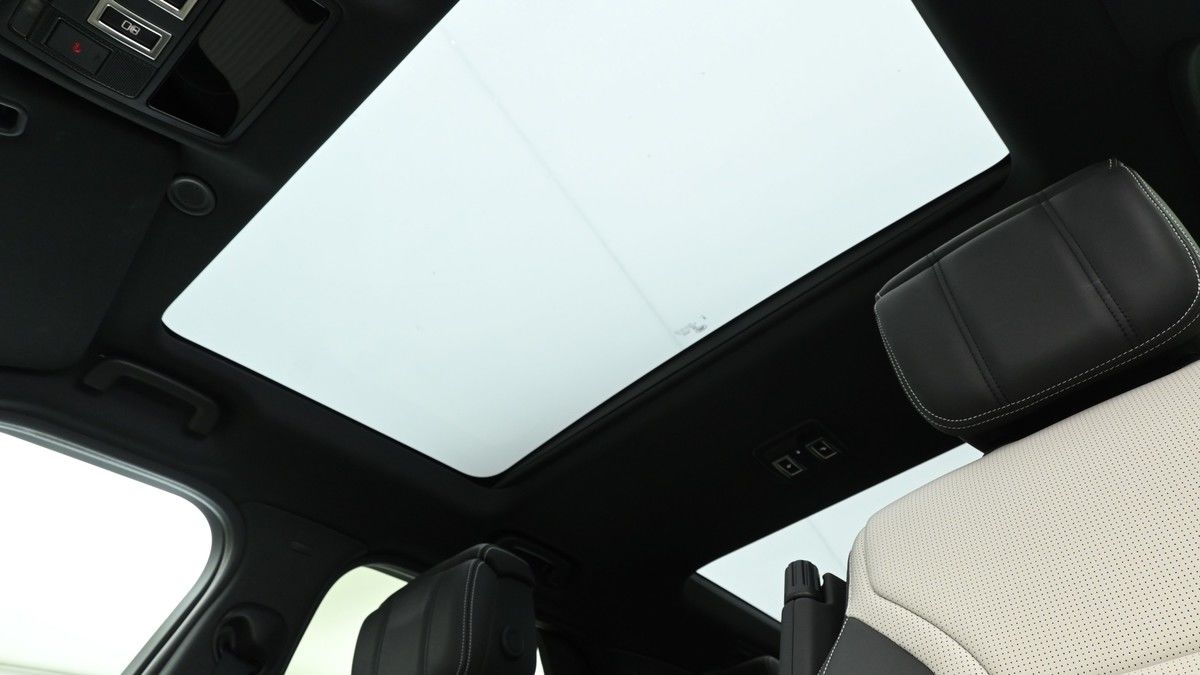Land Rover Discovery Image 2