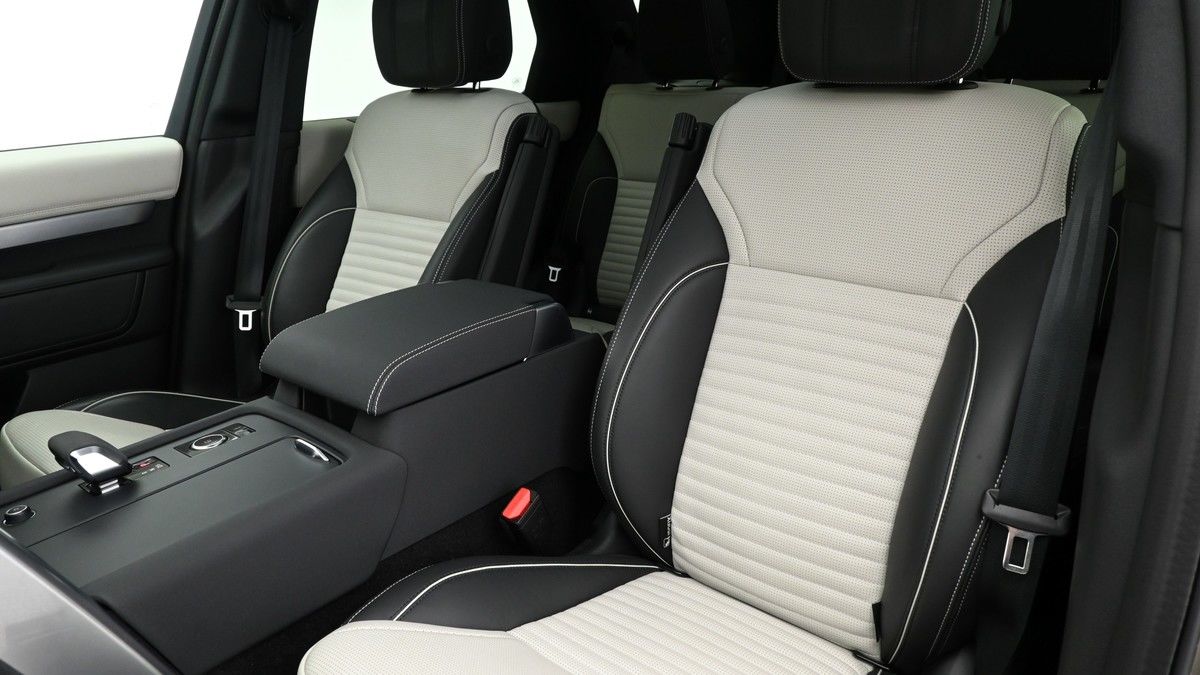 Land Rover Discovery Image 4