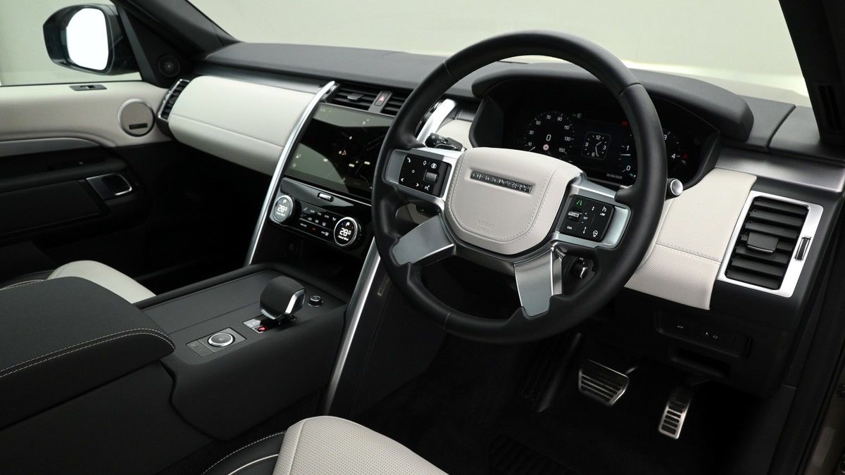 Land Rover Discovery Image 3