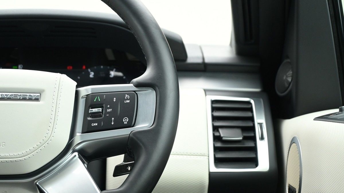 Land Rover Discovery Image 16