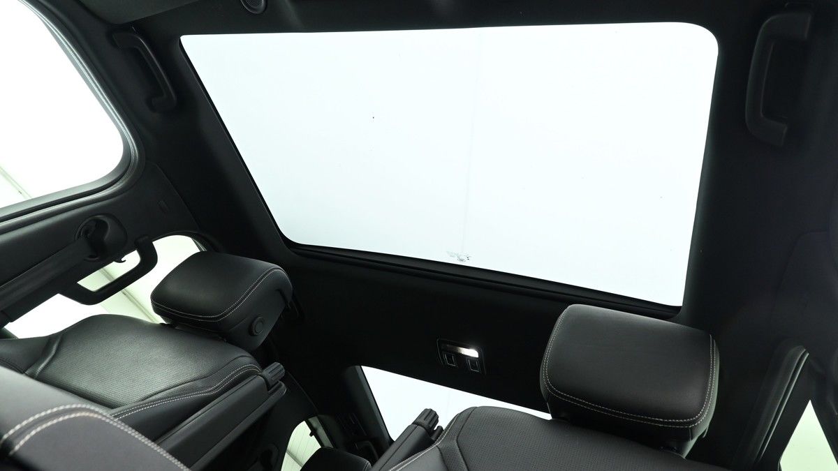 Land Rover Discovery Image 2