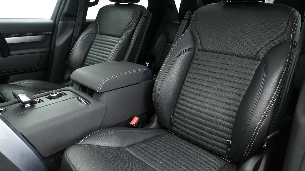 Land Rover Discovery Image 4