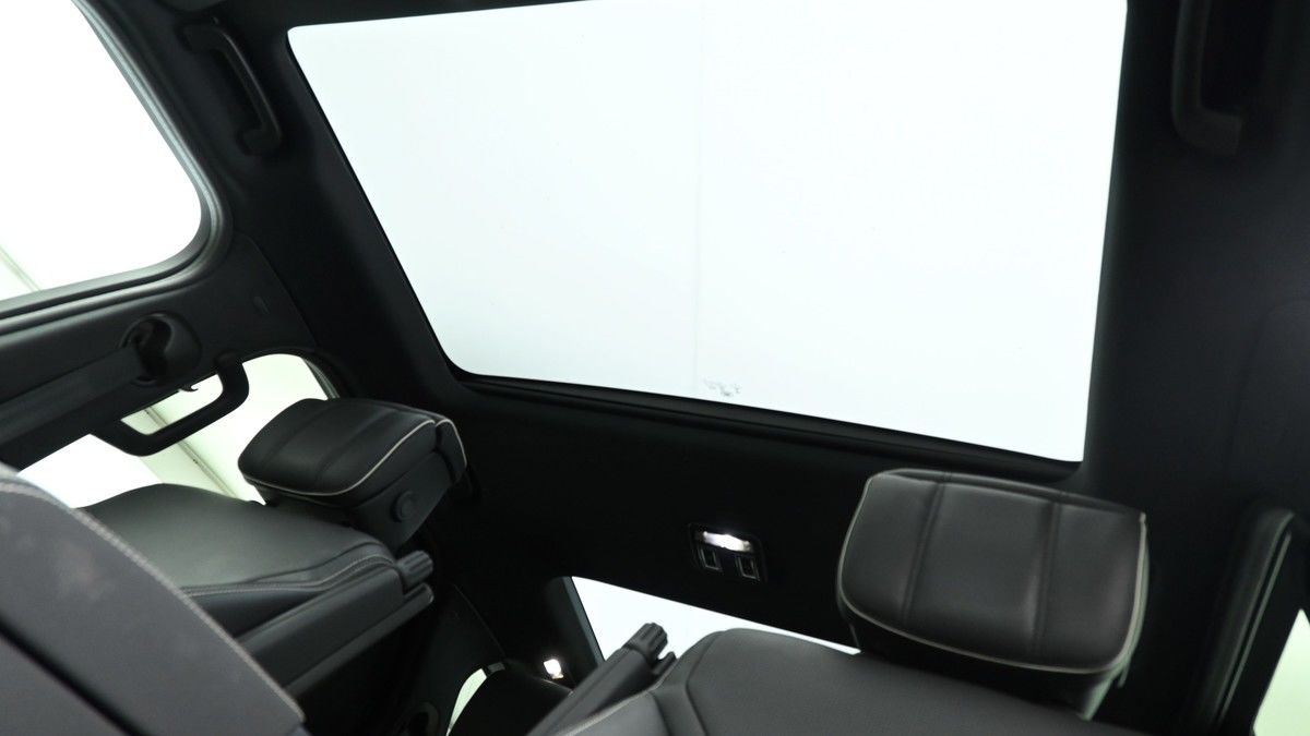 Land Rover Discovery Image 2