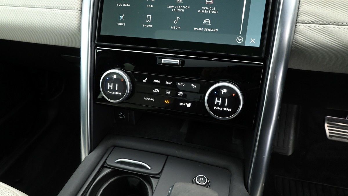 Land Rover Discovery Image 12
