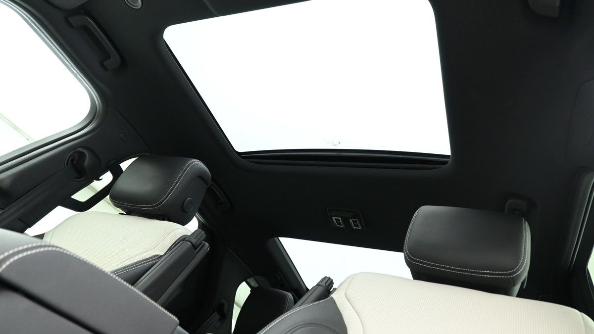 Land Rover Discovery Image 2