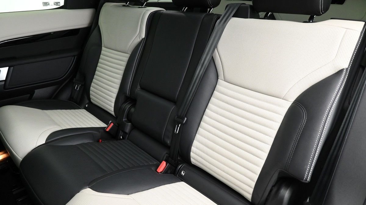 Land Rover Discovery Image 5