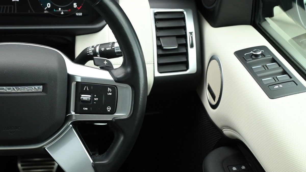 Land Rover Discovery Image 16