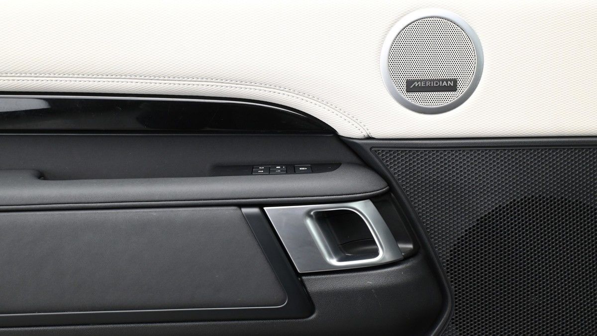 Land Rover Discovery Image 13