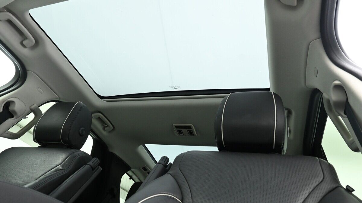 Land Rover Discovery Image 2
