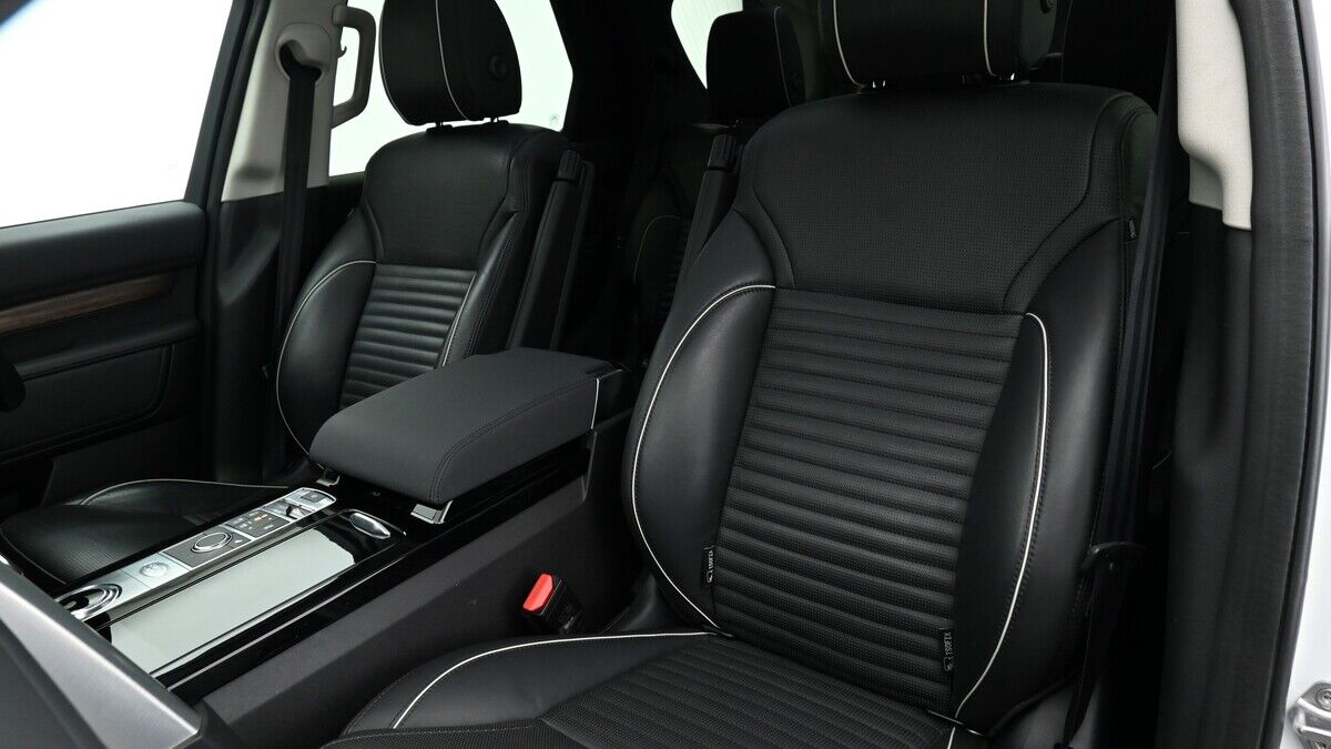 Land Rover Discovery Image 4