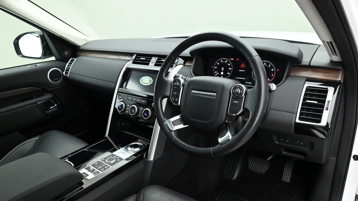 Land Rover Discovery Image 3