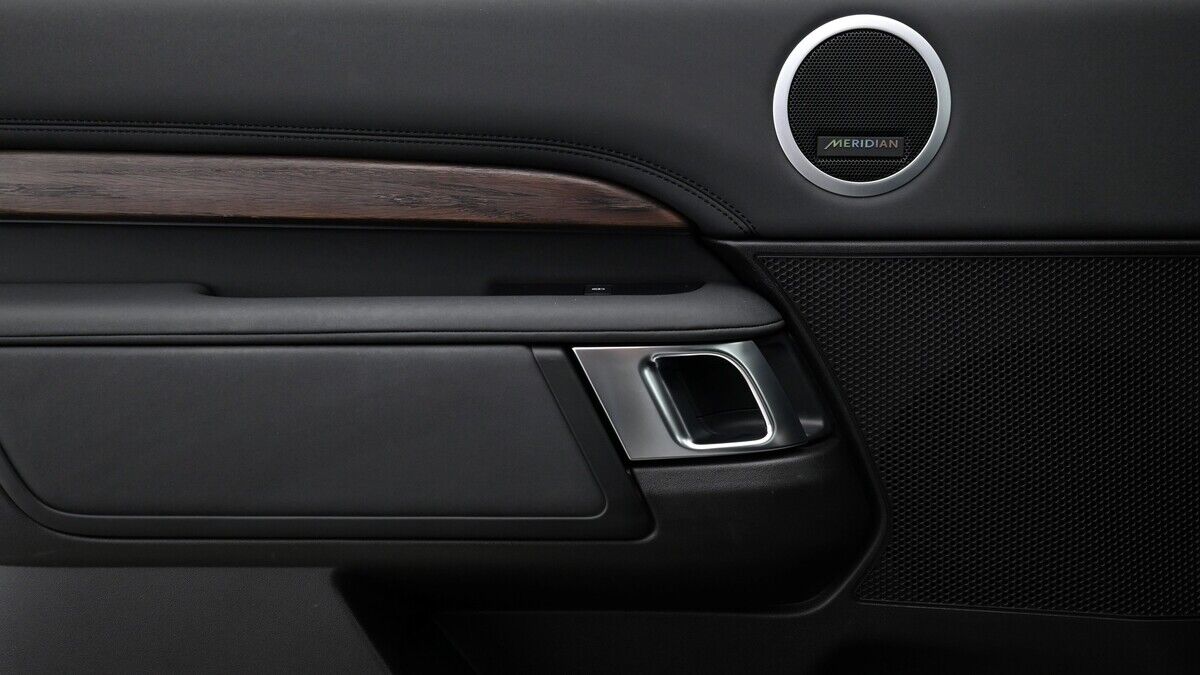 Land Rover Discovery Image 13