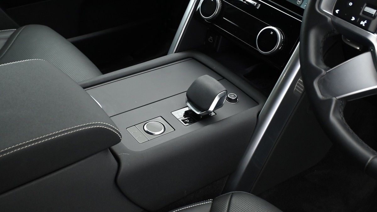 Land Rover Discovery Image 2