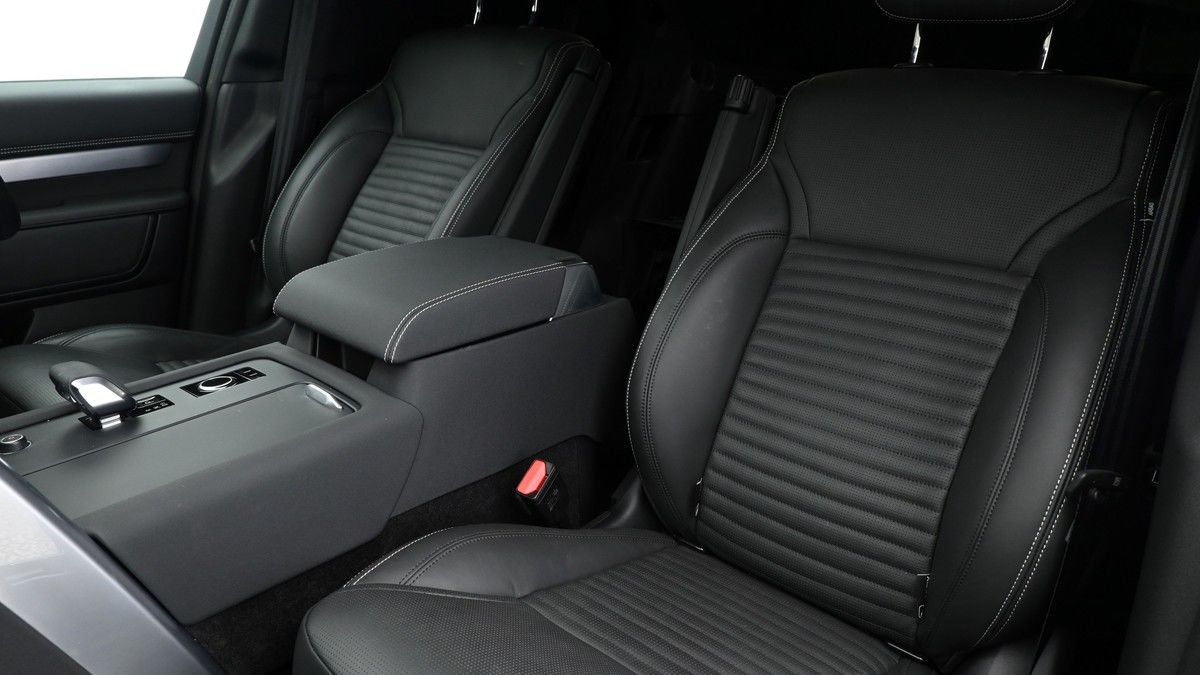 Land Rover Discovery Image 4