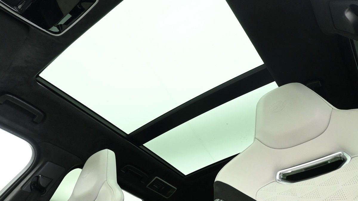 Land Rover Range Rover Sport Image 2
