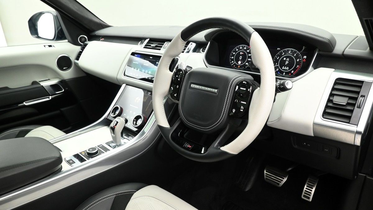 Land Rover Range Rover Sport Image 3