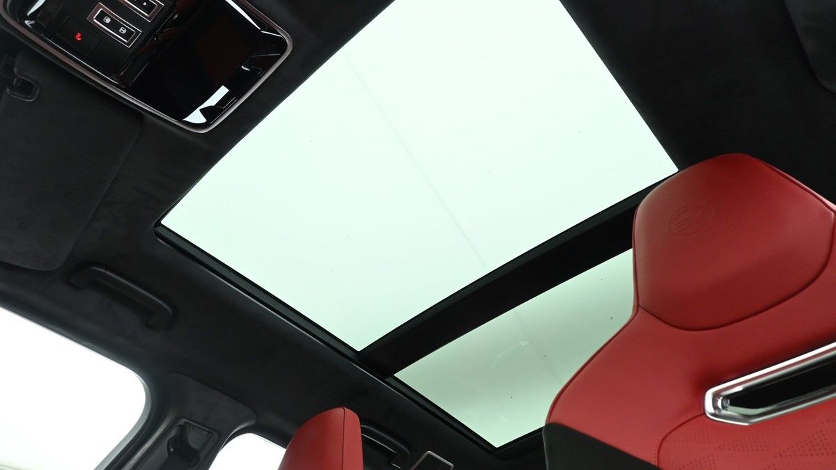 Land Rover Range Rover Sport Image 2